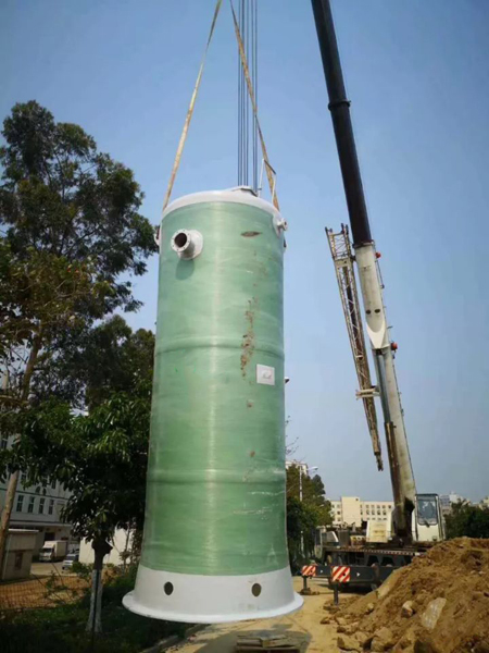 一體化預製泵站吊裝現場
